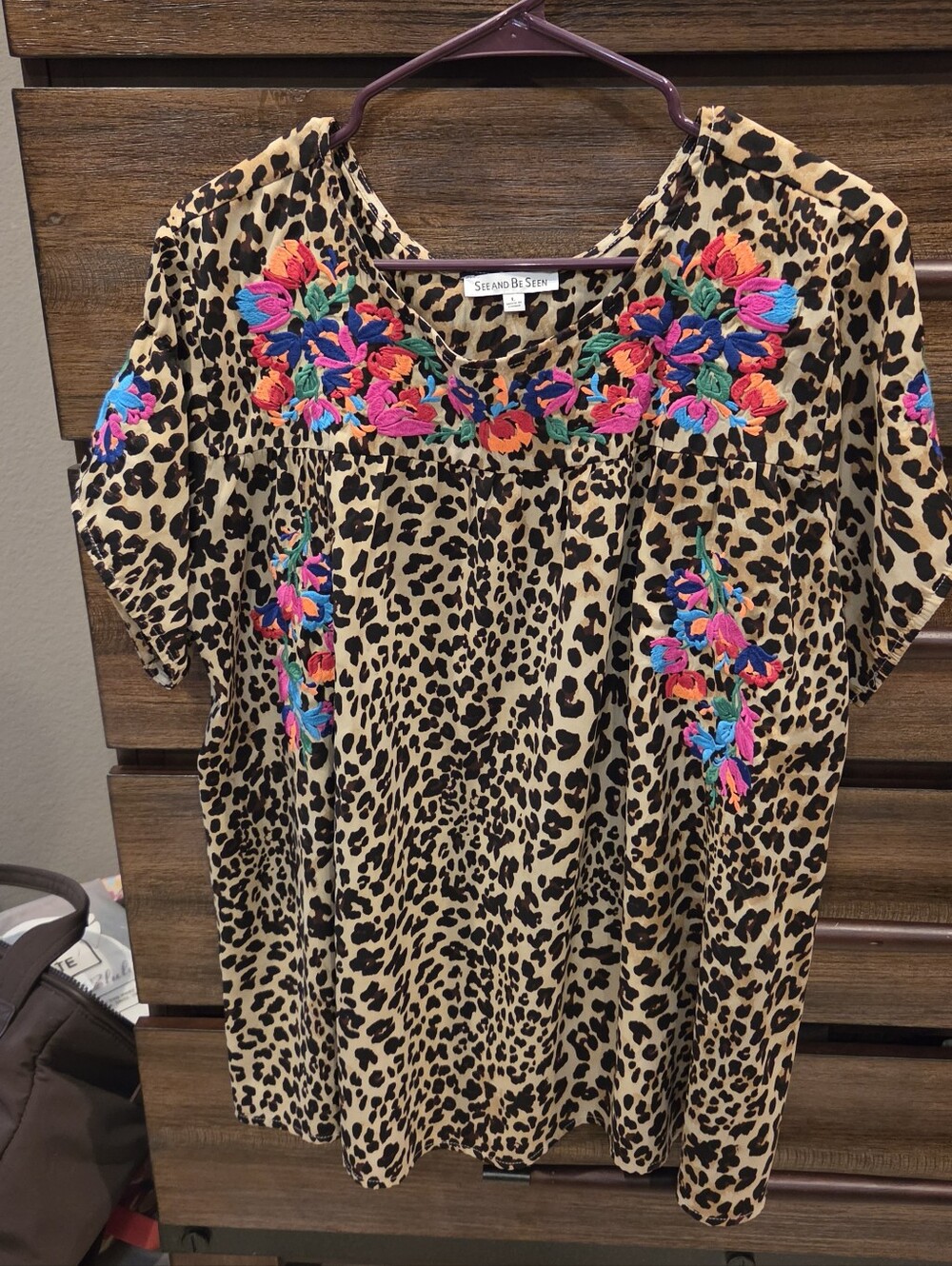 Seen & Be Seen Leopard Print Blouse w/ Colorful Embroidered Neckline Size Large
